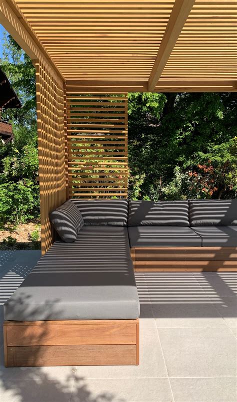 Création de pergola en bois exotique pour un espace détente à Marseille