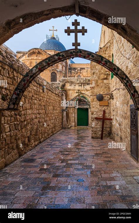 La Me Gare De La Croix Dans La Via Dolorosa L Entr E Au Patriarcat