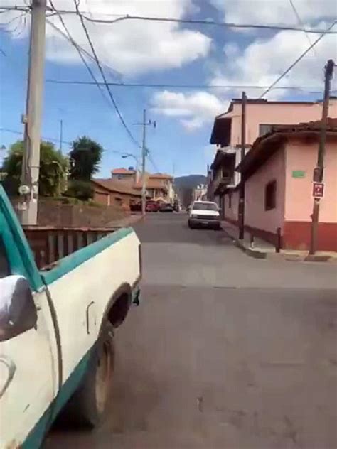 VIDEO Camioneta con cuerpos en la batea tras la ejecución del Pelon