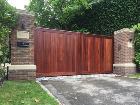 Electric Driveway Gates In Cranleigh Surrey Wentworth Gates