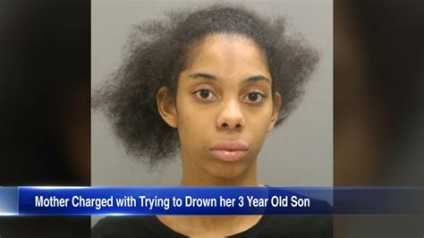 Chicago Woman Accused Of Trying To Drown 3 Year Old Son In Bathtub