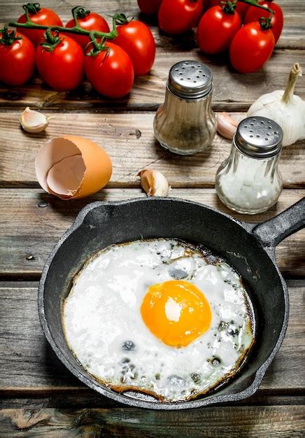 Premium Photo Fried Egg In A Pan With Tomatoes