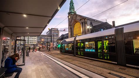 Le Tram Permet Aux Usagers De Mieux Pratiquer La Ville Virgule