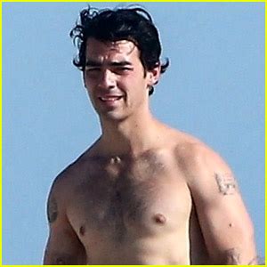 Joe Jonas Is Looking So Hot In These New Beach Pics Joe Jonas