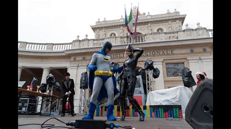 Batman Parte Sulle Tracce Del Drago L Aquila Youtube