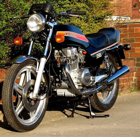 Honda CB250n SuperDream Refurb A BIT CLOSER