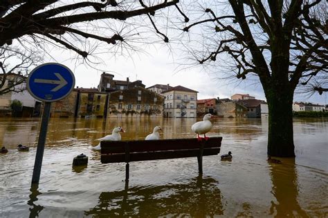 Inondations dans les Landes la décrue s annonce très lente vigilance