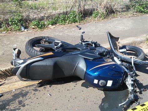 G1 Motociclista Morre Ao Ser Atingido Por Carro Desgovernado Em Ponta