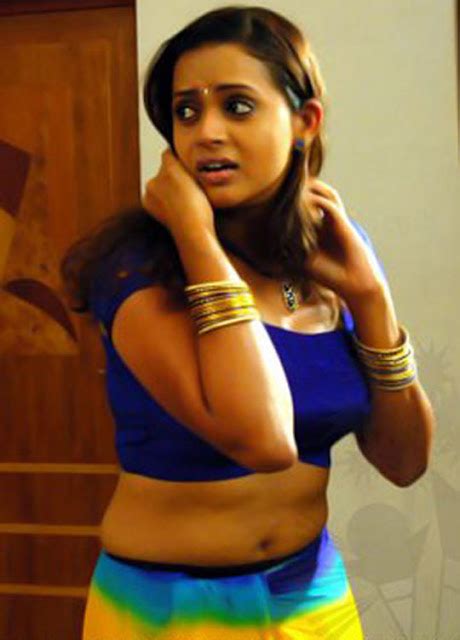 FILM ACTRESS HOT PICS Bhavana Rare Boob Show In Blouse Without Saree