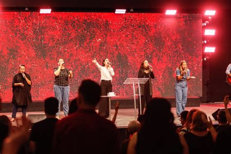 Oração de intercessão marcou o Culto do Espírito Verbo da Vida