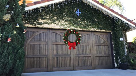 DIY Holiday Garage Door Wreaths: A Step-by-Step Guide - Garage Door ...