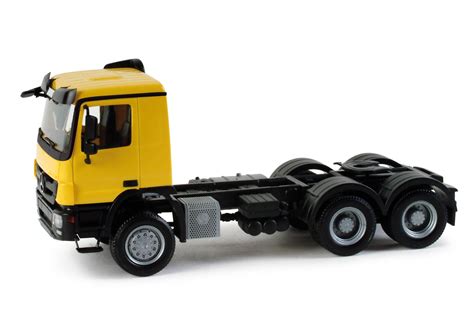 Herpa Mercedes Benz Actros M 08 Allrad Zugmaschine 3achs 158299