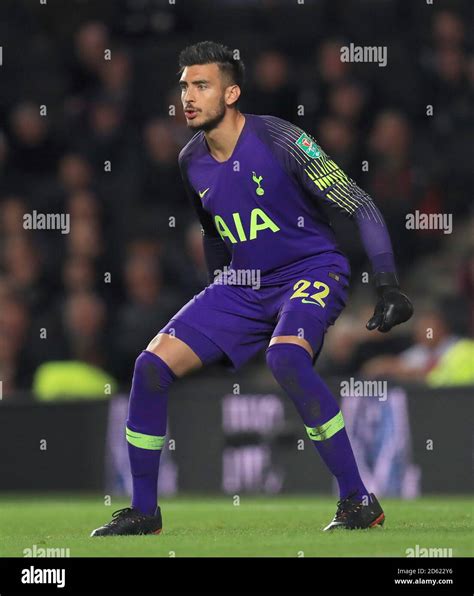 Tottenham Hotspur Goalkeeper Paulo Gazzaniga Stock Photo Alamy