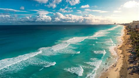 Cuál es la mejor temporada para ver el mar completamente azul en