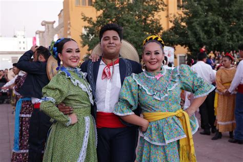 Llevan A Cabo Presentaci N Monumental De Danza Folcl Rica Y M Sica