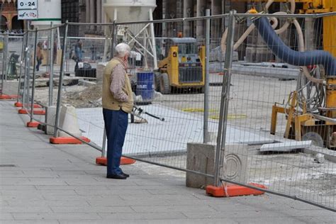 L Anac Di Cantone Come Il Romantico Umarell Che Guarda I Cantieri