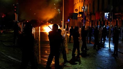 Irlande scènes de chaos à Dublin après une attaque au couteau qui a