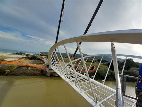 Completato Il Montaggio Del Ponte Ciclopedonale Sul Fiume Ete Fm Tv