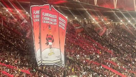 EMOCIONANTE TORCIDA DO FLAMENGO FAZ HOMENAGEM AO ZIRALDO EM PARTIDA