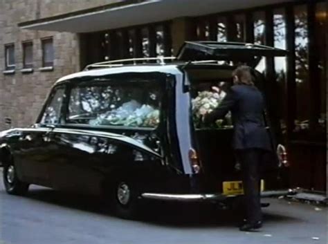 IMCDb.org: 1975 Daimler Hearse [DS420] in "Spender, 1991-1993"