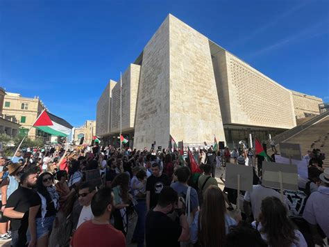 Pro-Palestinian activists march in Valletta demanding end to ‘Zionist