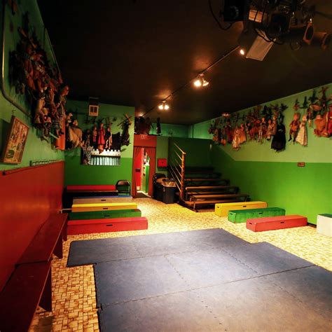 Puppetworks in Brooklyn Remains an Institution - The New York Times