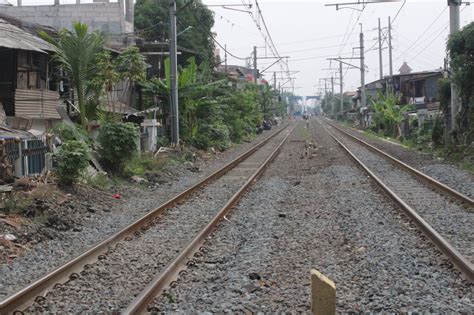 Curi Besi Bekas Rel Kereta Api Di Stasiun Palmerah Pelaku Diamankan