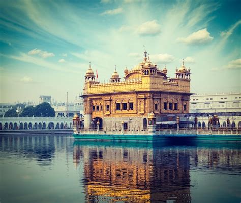 Premium Photo | Golden temple amritsar