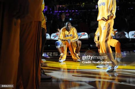 Kobe Bryant Vs Knicks Photos And Premium High Res Pictures Getty Images