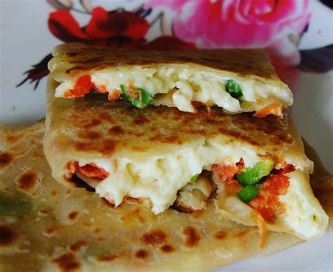 Recipe Of Cheesy Pizza Paratha For Tiffin Amar Ujala Hindi News Live