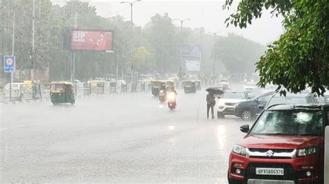 Delhi Rain दिल्ली के कई इलाकों में तेज बारिश Ncr में भी मौसम ने ली करवट देखें तस्वीरें