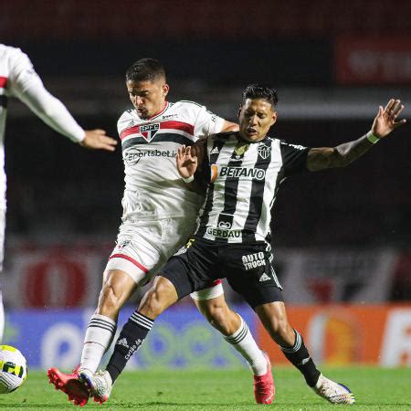 São Paulo perde 15 pontos por queda de rendimento no 2º tempo