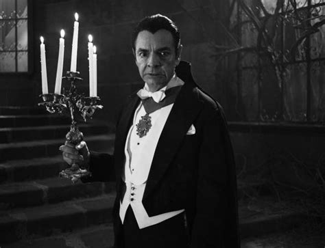 Eugenio Derbez será Drácula en una nueva serie