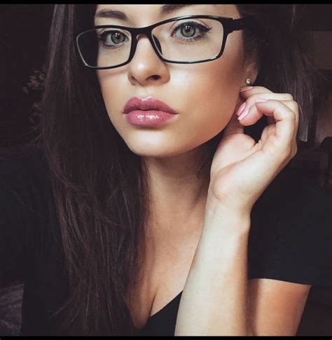 Pin By 𝔸𝕟𝕘𝕖𝕖𝕊𝕦𝕖 On Nerdy Geek Girls Girls With Glasses Geek Girls Graceful