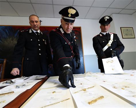 Furti In Casa A Pesaro Sgominata Banda Di Ladri Albanesi