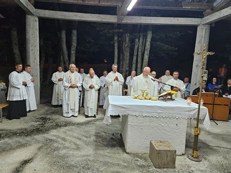 Ve Ernja Misa Uo I Proslave Velike Gospe Na Krasnom No As Okupila Mnoge