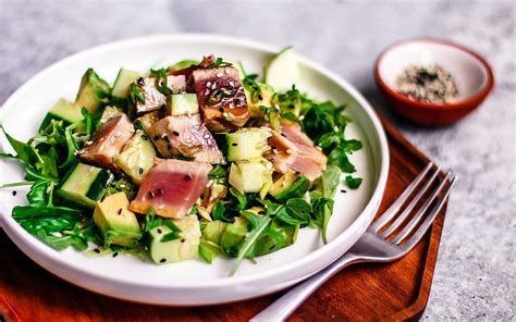 Grilled Tuna Steak Salad with Wasabi Vinaigrette {Yellowfin Tuna Recipe} - Killing Thyme