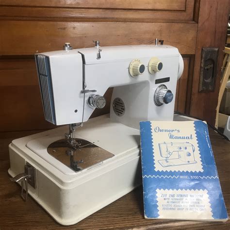 Dressmaker Sewing Machine Zig Zag