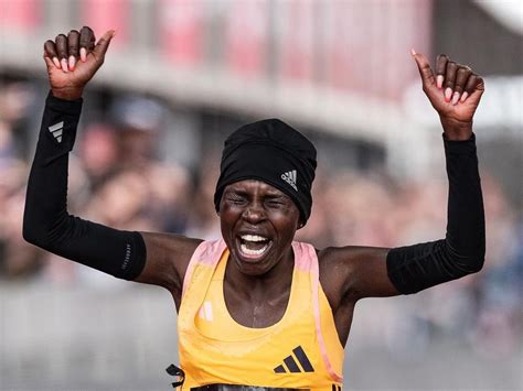 Queniana Peres Jepchirchir Quebra Recorde Mundial Na Maratona De