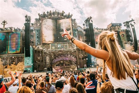 Tomorrowland D Voile Sa Programmation Radio Contact Radio Contact