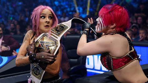 Asuka steals the WWE Women's Title | WWE