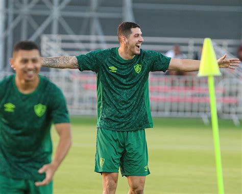 Pensa Em Voltar Ao Futebol Brasileiro No Momento Ex Fluminense Nino