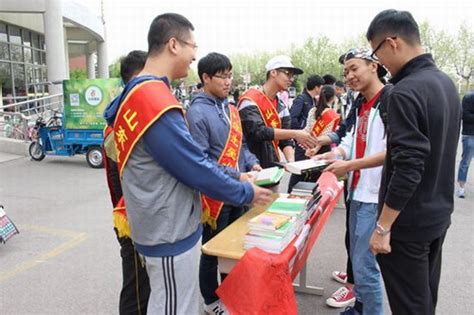 土建学院举办“爱心传递，好书共享”捐书赠母校活动 山东科技大学新闻网