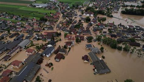 Aplikacija Poplave 2023 prijavni obrazec za nudenje pomoči prizadetim