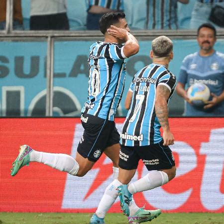 O Grêmio comove pela invasão mais do que pela reação