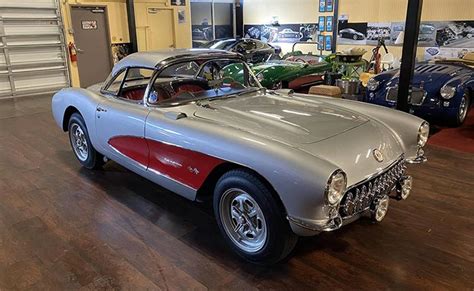 Red 1957 Corvette Stingray - img-dink