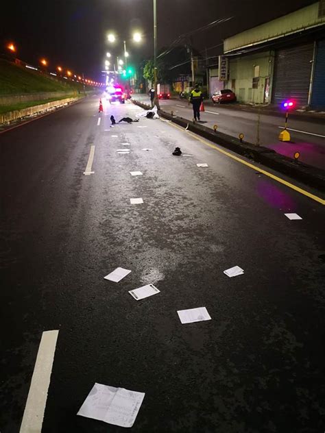 19歲男疑撞分隔島摔對向車道 遭18歲男輾爆頭 新聞 中時