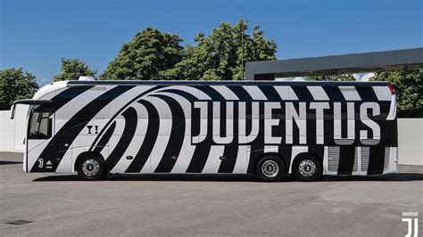 La Juventus Viaggia Con Stile Ecco Il Nuovo Pullman Disegnato Da Lapo