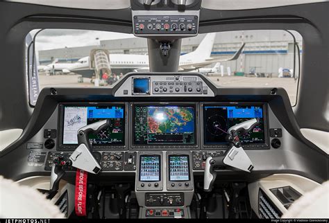 Embraer Phenom 300e Cockpit