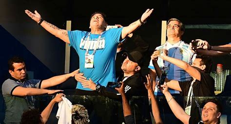 Mundial Diego Maradona Se Quedó Dormido En La Tribuna En Pleno Argentina Vs Ni Noticias Trome